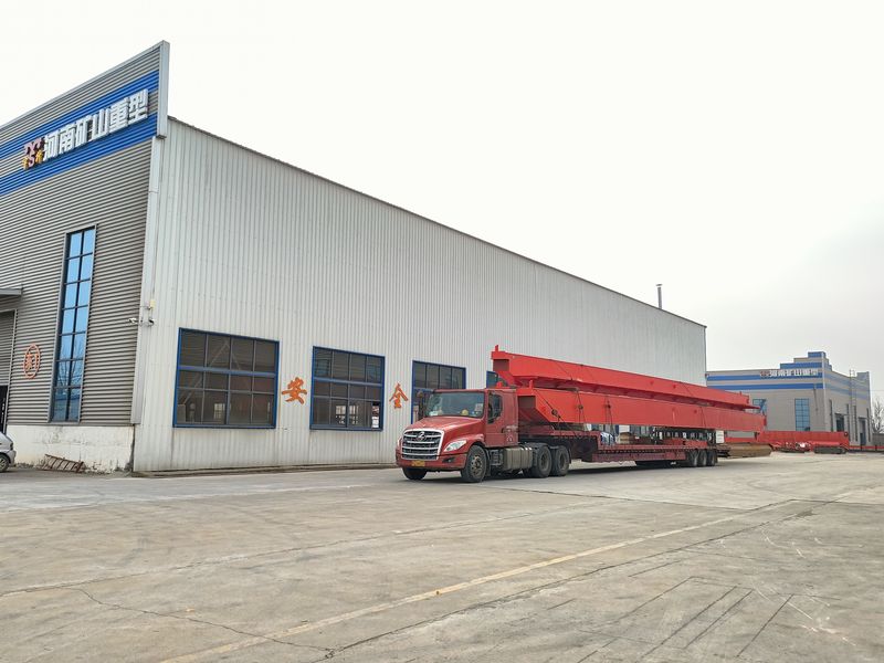 兩臺(tái)10噸 跨度28.4米電動(dòng)葫蘆橋式起重機(jī)，發(fā)往山東威海