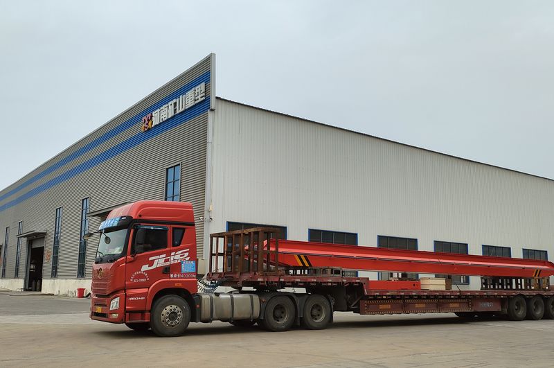電動單梁起重機(jī)3臺 LD5t—16.8m LD3t—16.5m /2臺 制作完成，發(fā)往江西南昌交付客戶使用。